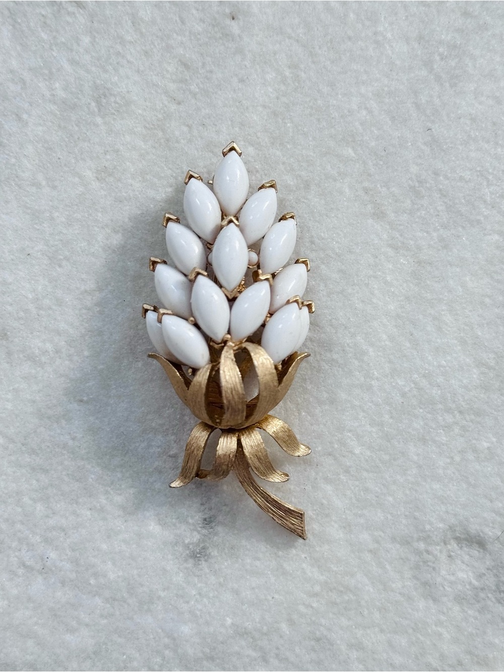Vintage Crown Trifari Floral Brooch and Clip-On Earrings Set *RARE* - Picture 8 of 12